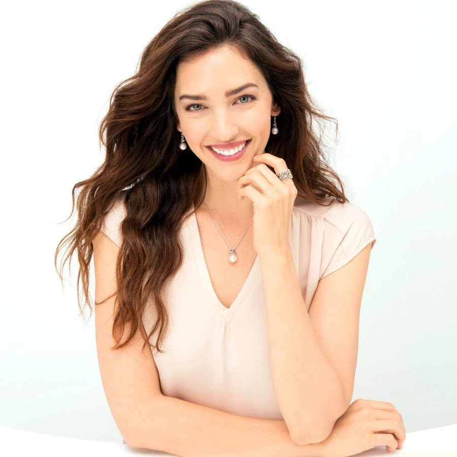 Alcazar Pearl Short Necklace 5 Alcazar Pearl Short Necklace - Image 3