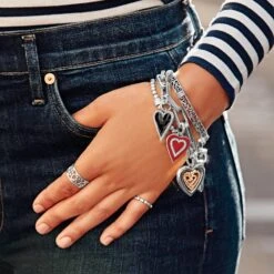 Midnight Heart Amulet -Fashion Accessories midnight heart amulet silver black 2 354b3983 f5fa 4a1d bbf4 b6ea77595ac8